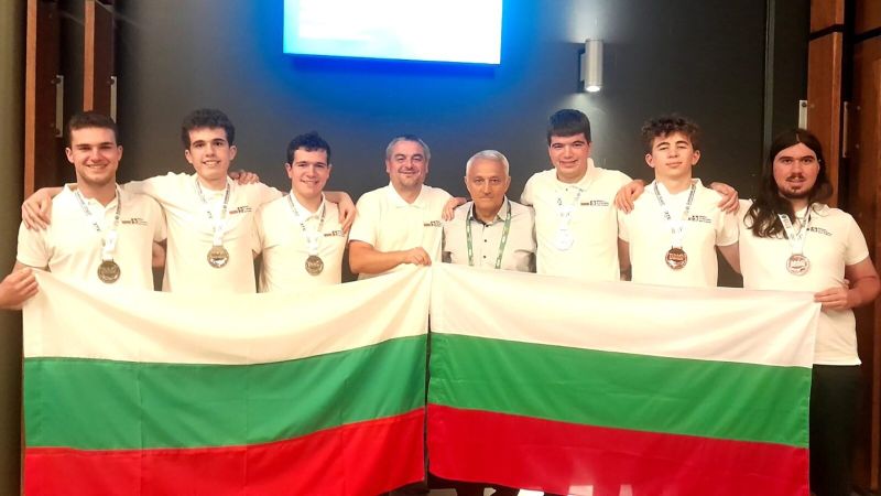 Български ученици спечелиха шест медала на Международната олимпиада по математика