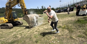 Напредва изграждането на стадион в село Полена, община Симитли