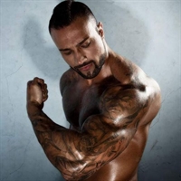 Китаеца завлякъл певци с пари, като си ги потърсили, получили заплахи за живота си!