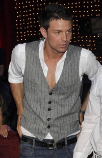 Синът на Стойчо Младенов преби и изгони жена си заради интрига с бившия на Мая Илиева