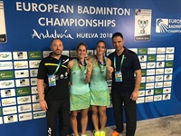  Банскалията Боби Чонгов в екипа на европейските шампионки сестри Стоеви 