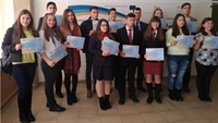 Евродепутатът Асим Адемов награди победителите в конкурса за средношколци „България в Европейския съюз – нашето настояще и бъдеще“