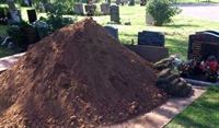 Кошмар: Закопаха жива жена, един час викала и тропала под земята