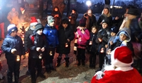 Първокласници посрещнаха Дядо Коледа в Луковит